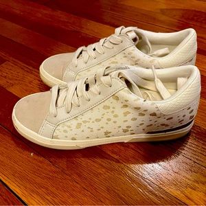 A New Day sneakers size 8. Only worn once.